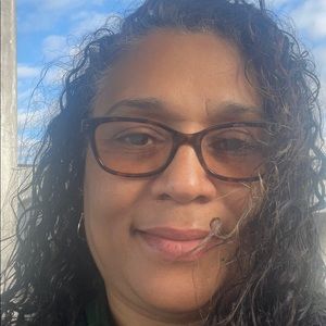 Meet your Posher, Cynthia